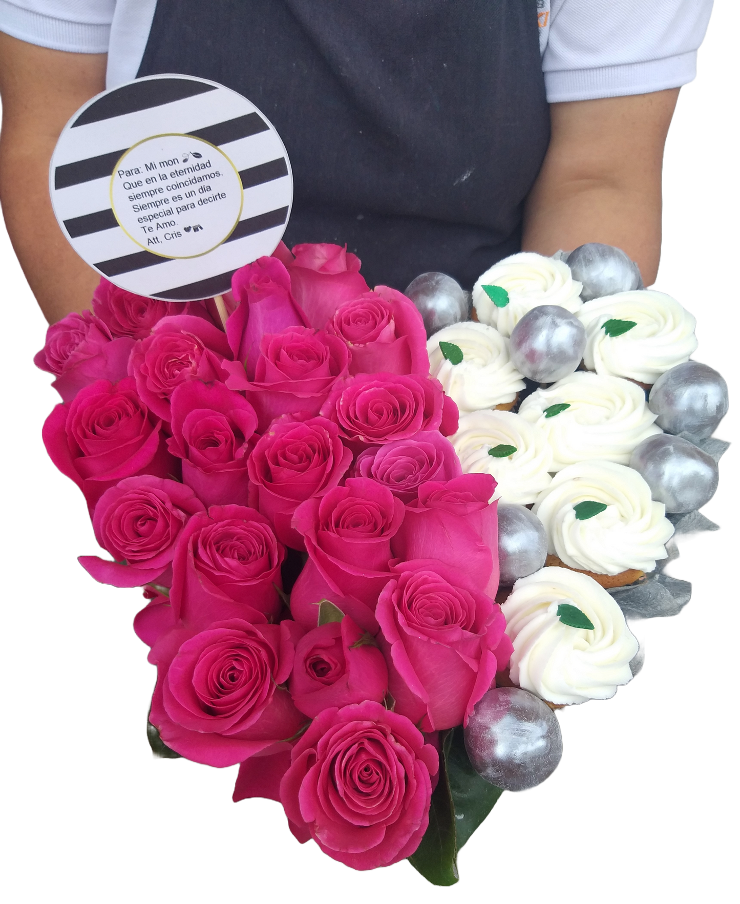 Regalo corazón de flores y dulces